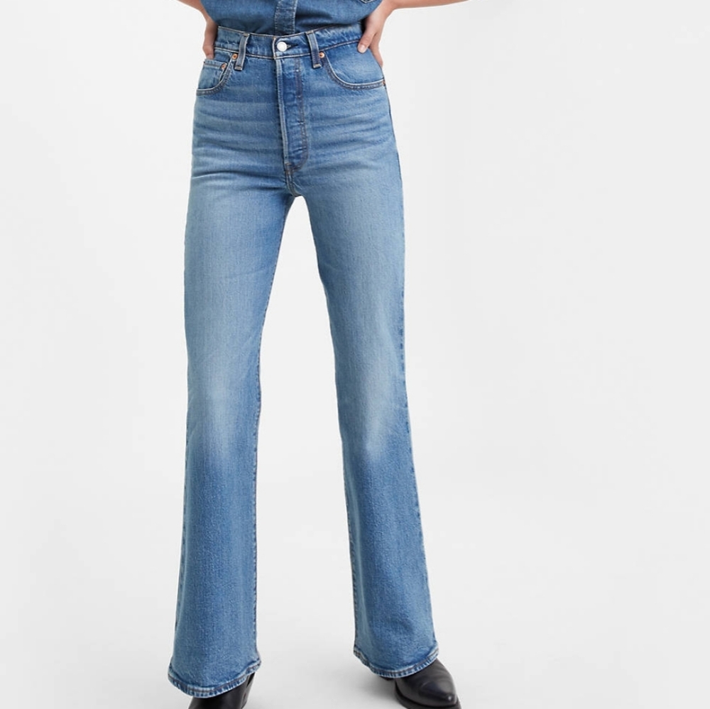 Levi's RIBCAGE Flare Super High Rise Jeans - Picture 4 of 9